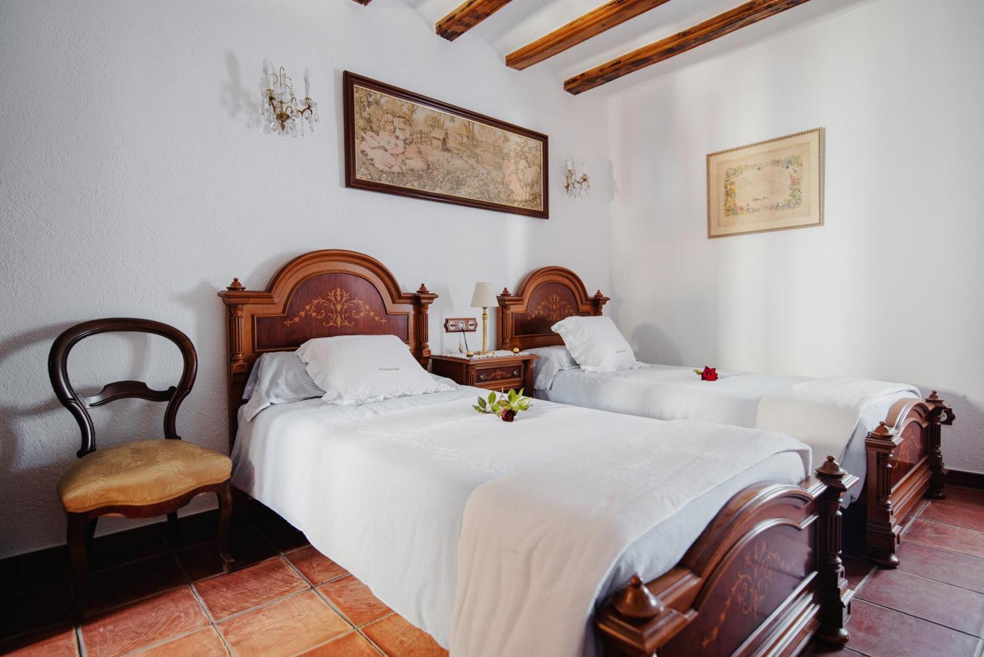 Masia Can Viver - Olive Oil Tourism B&B Bigues I Riells Room photo