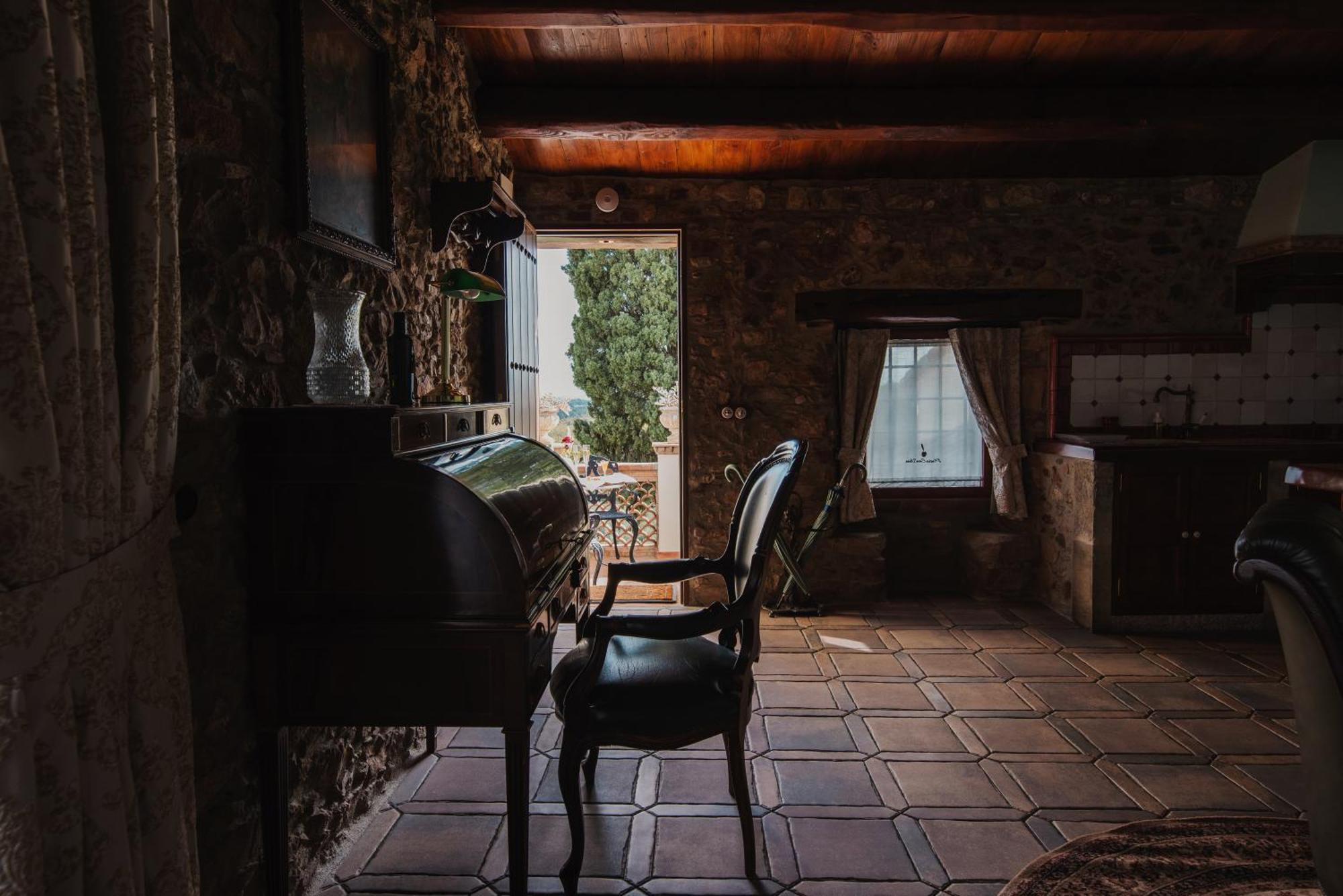 Masia Can Viver - Olive Oil Tourism B&B Bigues I Riells Room photo